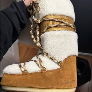 Moon Boot Women's White and Tan Snow Boots